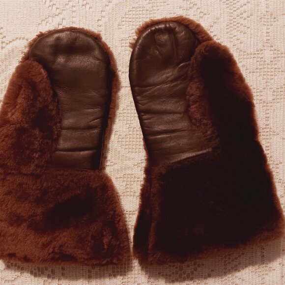 Vintage Faux Fur Mittens - Picture 2 of 2